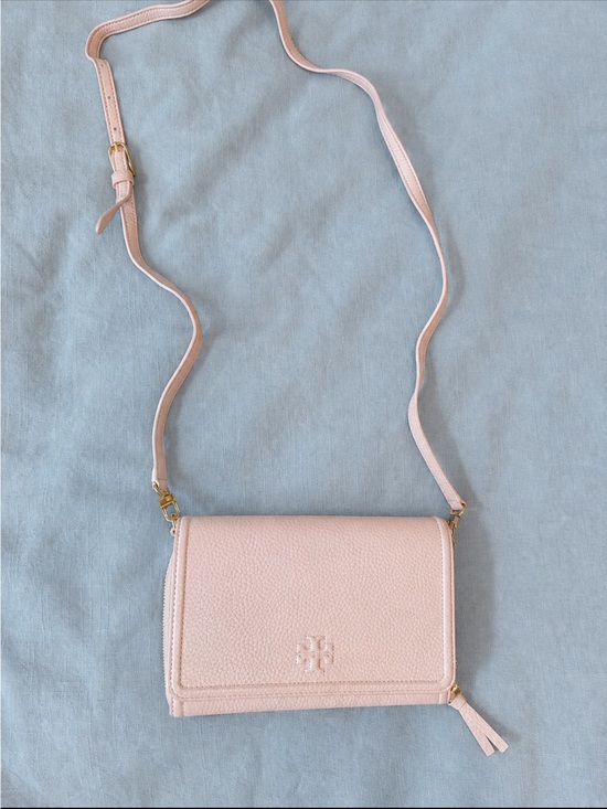 Tory Burch Handbags - Tory Burch Blush Pink Pebbled Leather Crossbody Wallet